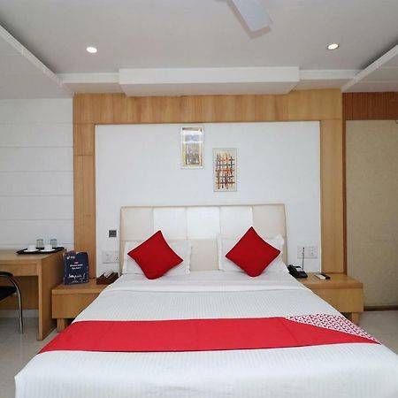 Oyo 5843 Hotel Yash Inn Mirzāpur Dış mekan fotoğraf