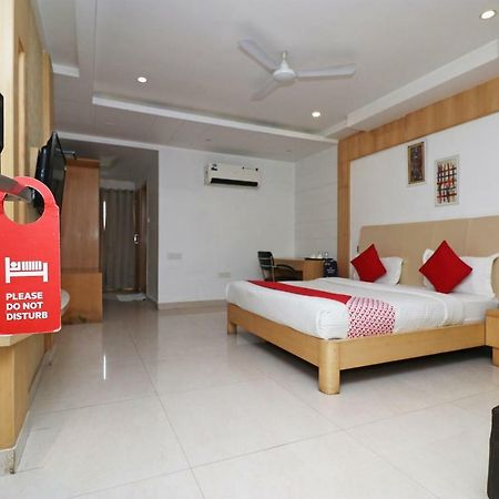Oyo 5843 Hotel Yash Inn Mirzāpur Dış mekan fotoğraf
