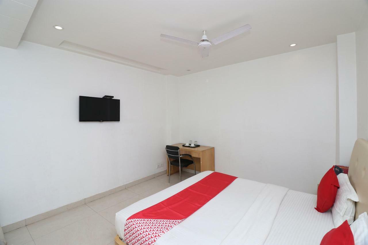 Oyo 5843 Hotel Yash Inn Mirzāpur Dış mekan fotoğraf