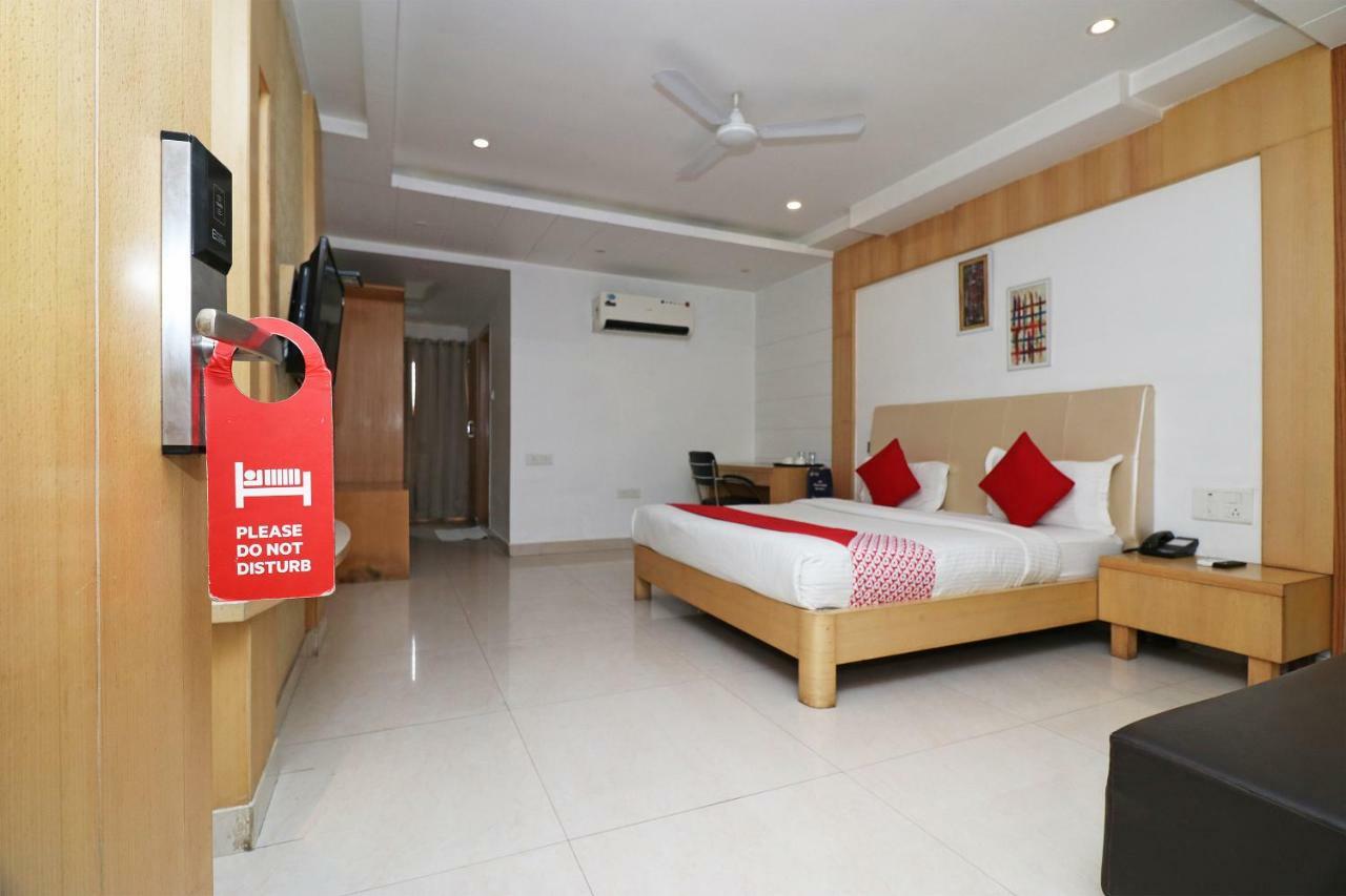 Oyo 5843 Hotel Yash Inn Mirzāpur Dış mekan fotoğraf
