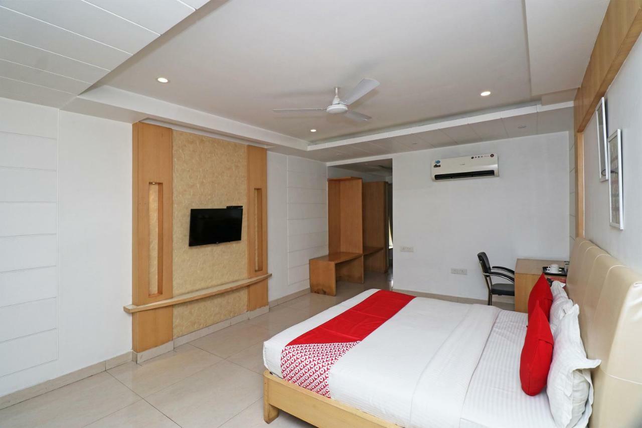 Oyo 5843 Hotel Yash Inn Mirzāpur Dış mekan fotoğraf
