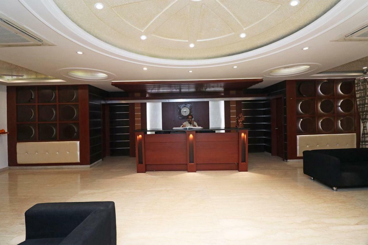 Oyo 5843 Hotel Yash Inn Mirzāpur Dış mekan fotoğraf